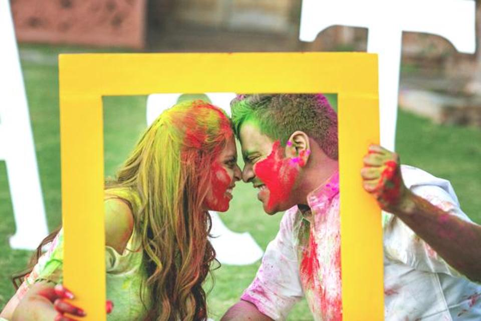 Holi themed weddings, young couples are picking over fancy cocktails! 