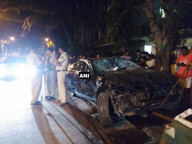 Mumbai: Speeding Jaguar hits 10 vehicles, several injured
