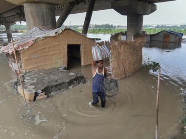 Delhi Flood: 27 passenger trains have been cancelled and 7 trains diverted