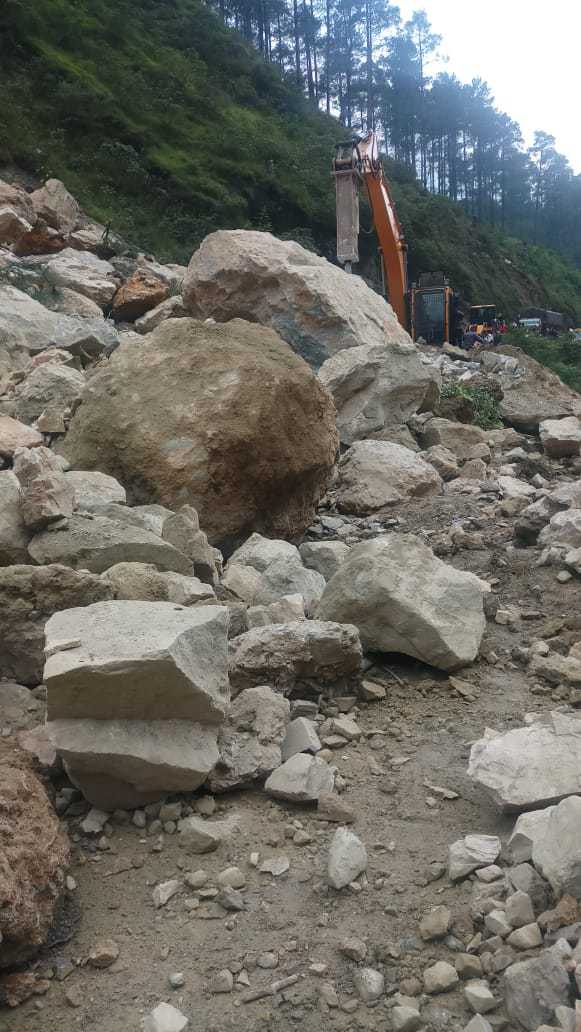 Chandigarh-Manali Highway blocked in Mandi for 11 Hours