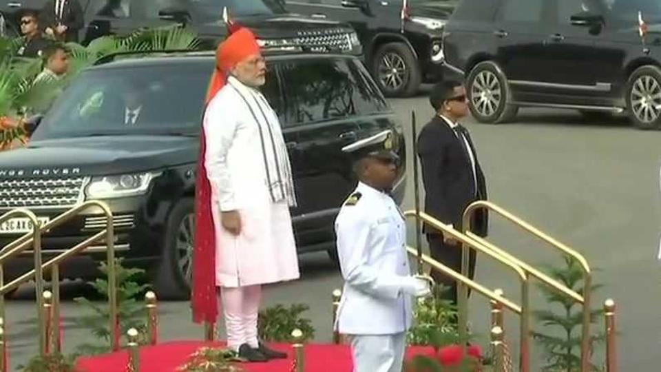 PM Modi unfurls the national flag at Red Fort, begins speech