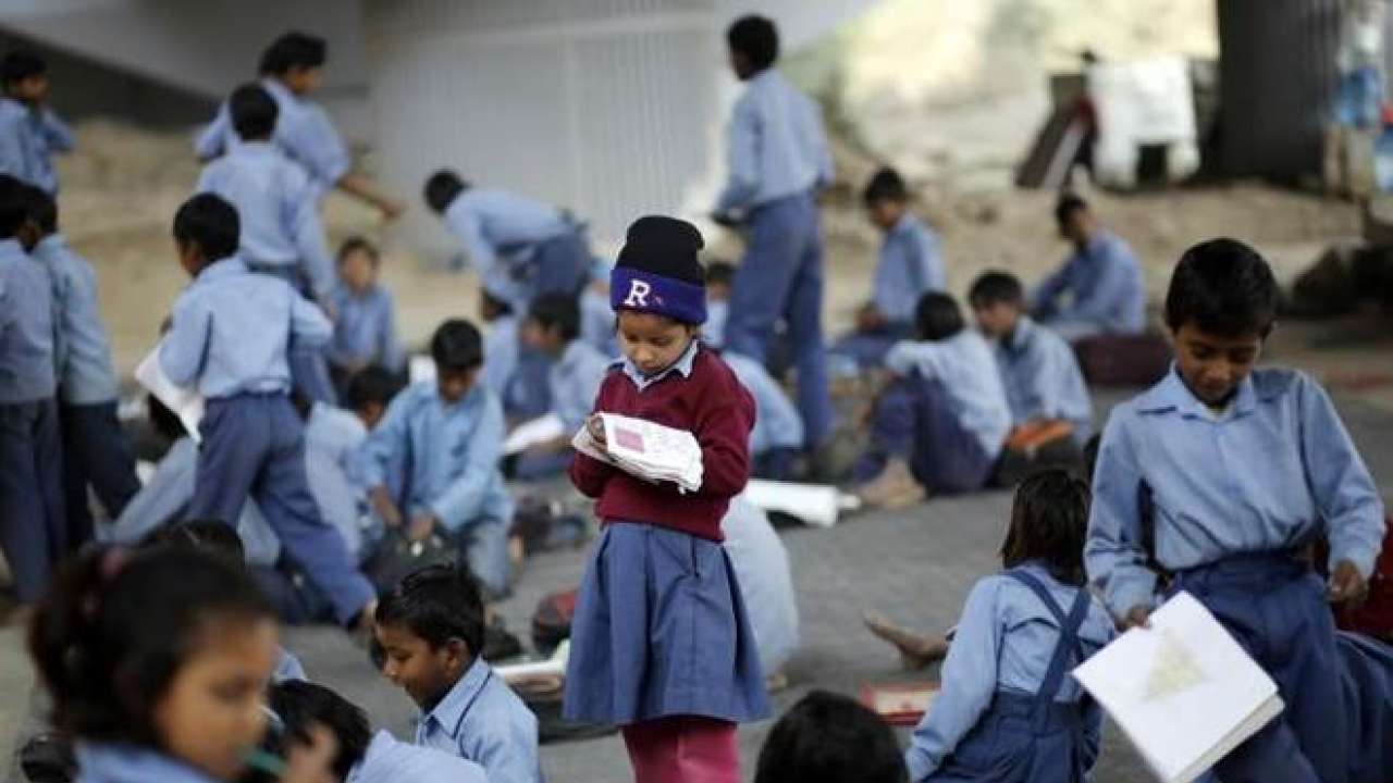 Temple school in Pakistan where Muslim woman teaches Hindu students