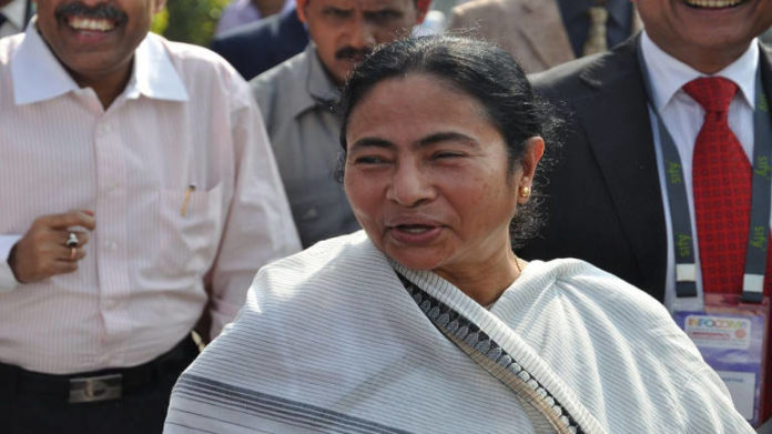 Mamata meets Advani, Kirti Azad, Cong leaders in Parliament Mamata meets Advani, Kirti Azad, Cong leaders in Parliament