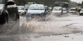Rains lash parts of national capital, i.e., Delhi on Wednesday