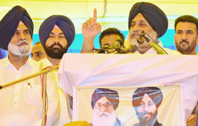 ਪੰਜਾਬੀ ਕਾਂਗਰਸ ਦੀ ਅਕਾਲੀ ਦਲ ਨੂੰ ਕਮਜ਼ੋਰ ਕਰਨ ਅਤੇ ਐਸਜੀਪੀਸੀ ਦਾ ਕੰਟਰੋਲ ਖੋਹਣ ਵਾਸਤੇ ਰਣਜੀਤ ਸਿੰਘ ਕਮਿਸ਼ਨ ਅਤੇ ਨਕਲੀ ਜਥੇਦਾਰਾਂ ਦਾ ਇਸਤੇਮਾਲ ਕਰਨ ਦੀ ਸਾਜਿਸ਼ ਨੂੰ ਕਾਮਯਾਬ ਨਹੀਂ ਹੋਣ ਦੇਣਗੇ:ਸੁਖਬੀਰ ਬਾਦਲ Punjabis Cong conspiracy Ranjit Singh Comm and bogus Jathedars SAD and wrest control SGPC succeed - Sukhbir Badal
