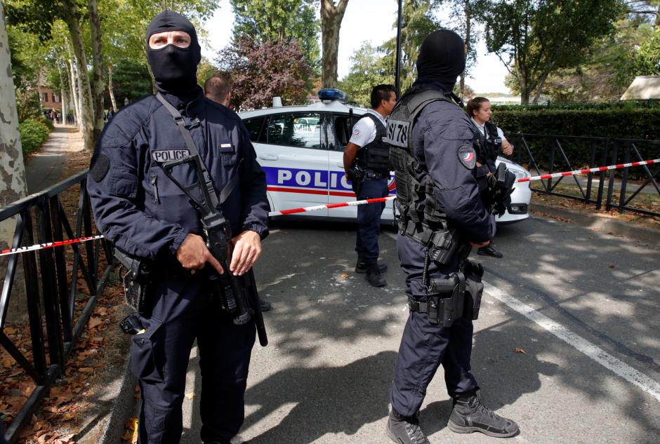 Knifeman Kills Mother, Sister Near Paris; IS Claims Attack