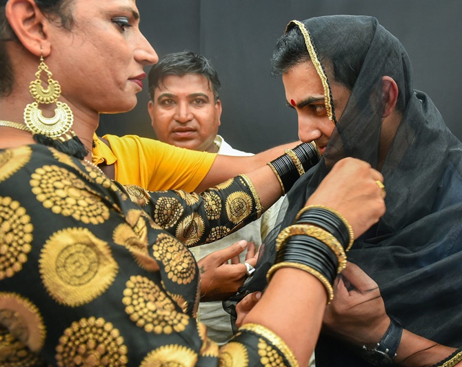 Cricketer Gautam Gambhir wore a bindi and dupatta to support transgenders