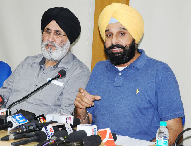 Majithia asks Sidhu to tell which side of the fence he is on