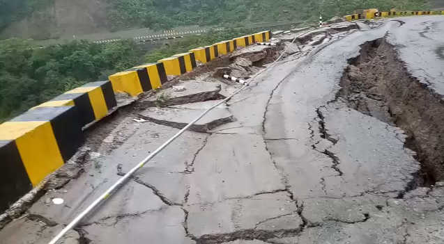 Part of Parwanoo-Solan stretch caves in after heavy rainfall