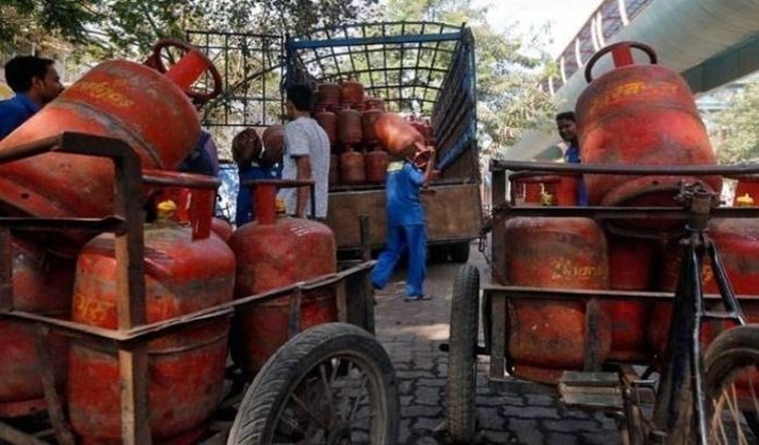 ਰਸੋਈ ਗੈਸ ਦੀਆਂ ਕੀਮਤਾਂ 'ਚ ਹੋਇਆ ਵਾਧਾ LPG At prices Grew up
