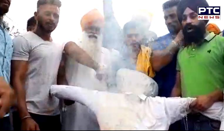 Statewide protest: Akali workers burn effigies of Captain, Sunil Jakhar in Hoshiarpur