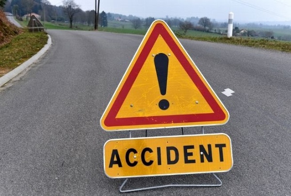 11 people injured in J&K road accident