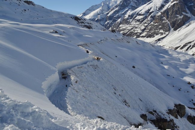 Manali-Leh Highway Closed After Snowfall