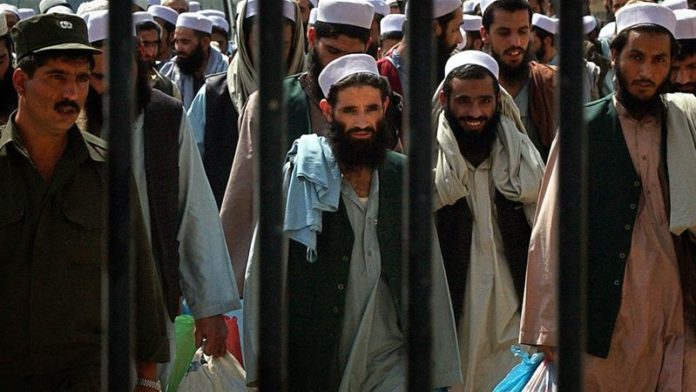 Suicide bomber detonates outside Kabul prison