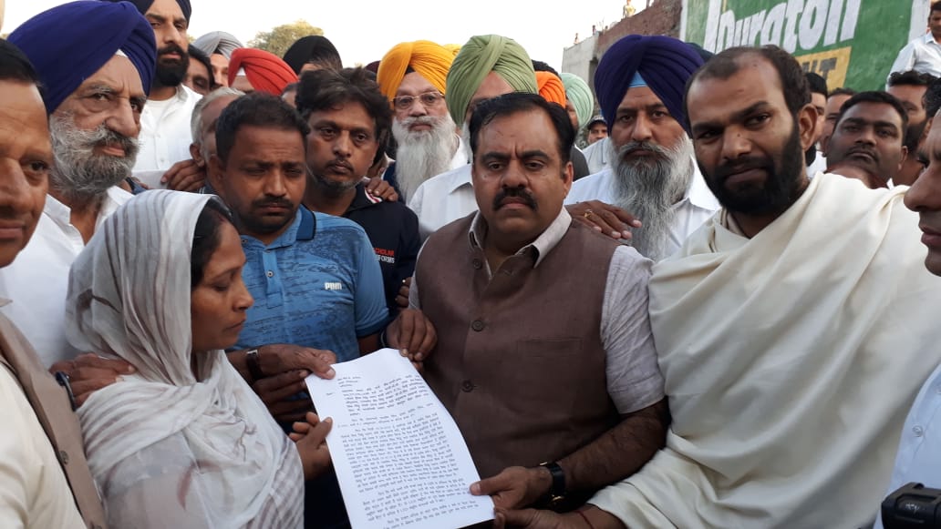 Victim families file complaint against Navjot Singh Sidhu and his wife