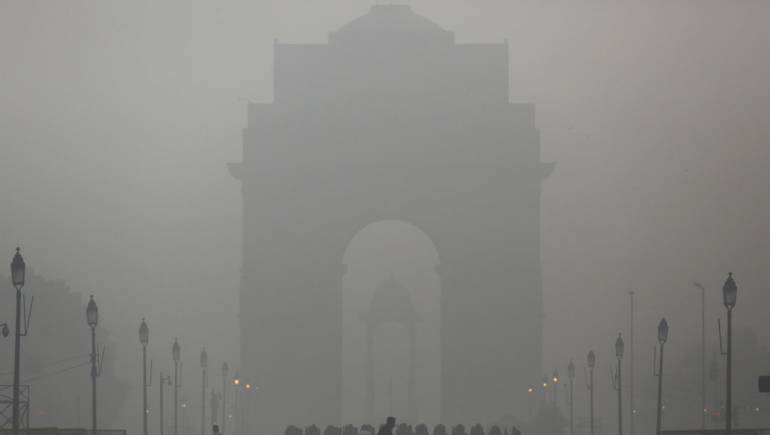 Delhi's air quality remains 'very poor' due to unfavourable meteorological conditions
