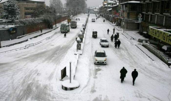 Heavy snowfall in Kashmir, Himachal, Uttarakhand