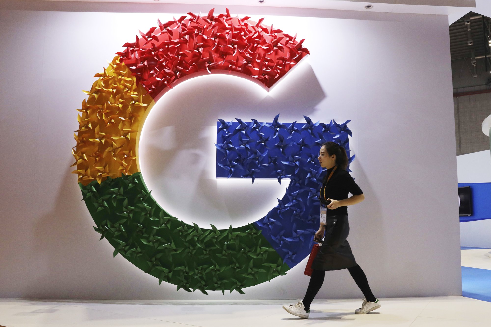 Internet traffic hijack disrupts Google services