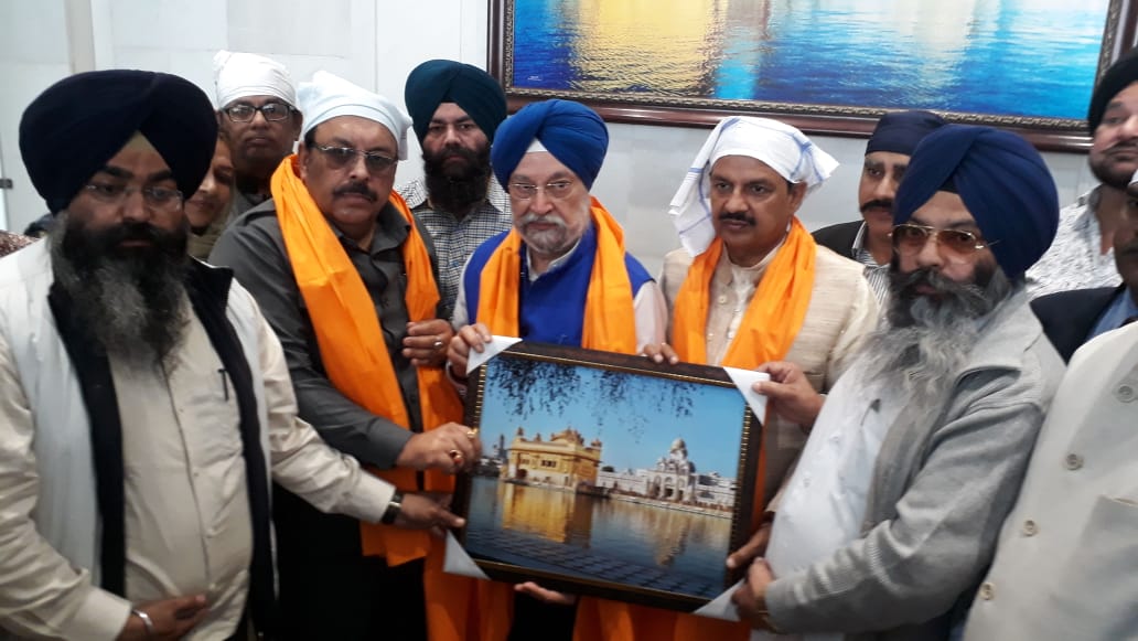 Union Minister Mahesh Sharma and Hardeep Singh Puri Pay Obeisance At Golden Temple