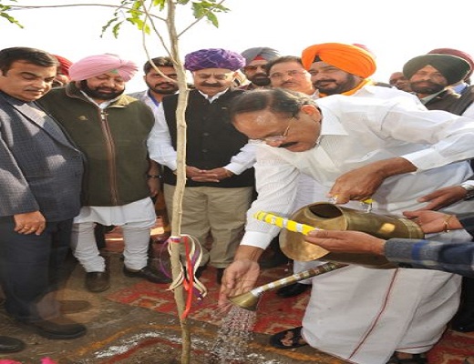 M. Venkaiah Naidu, Capt Amarinder Singh Plant Saplings to Commemorate Guru Nanak Dev Ji’s 550th Parkash Purb