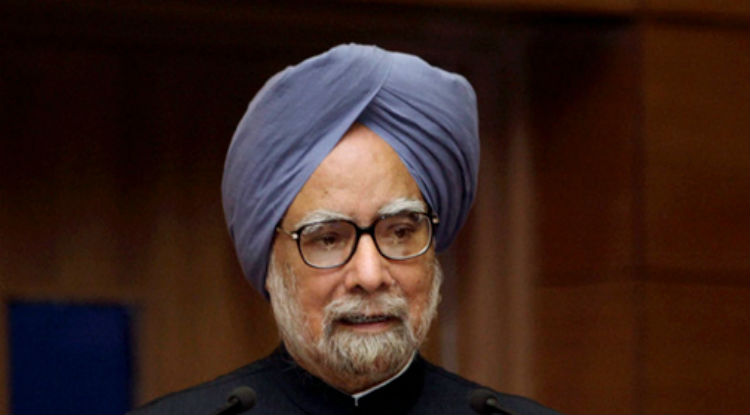 Ex PM Manmohan Singh, wife pay obeisance at Gurudwara Ber Sahib