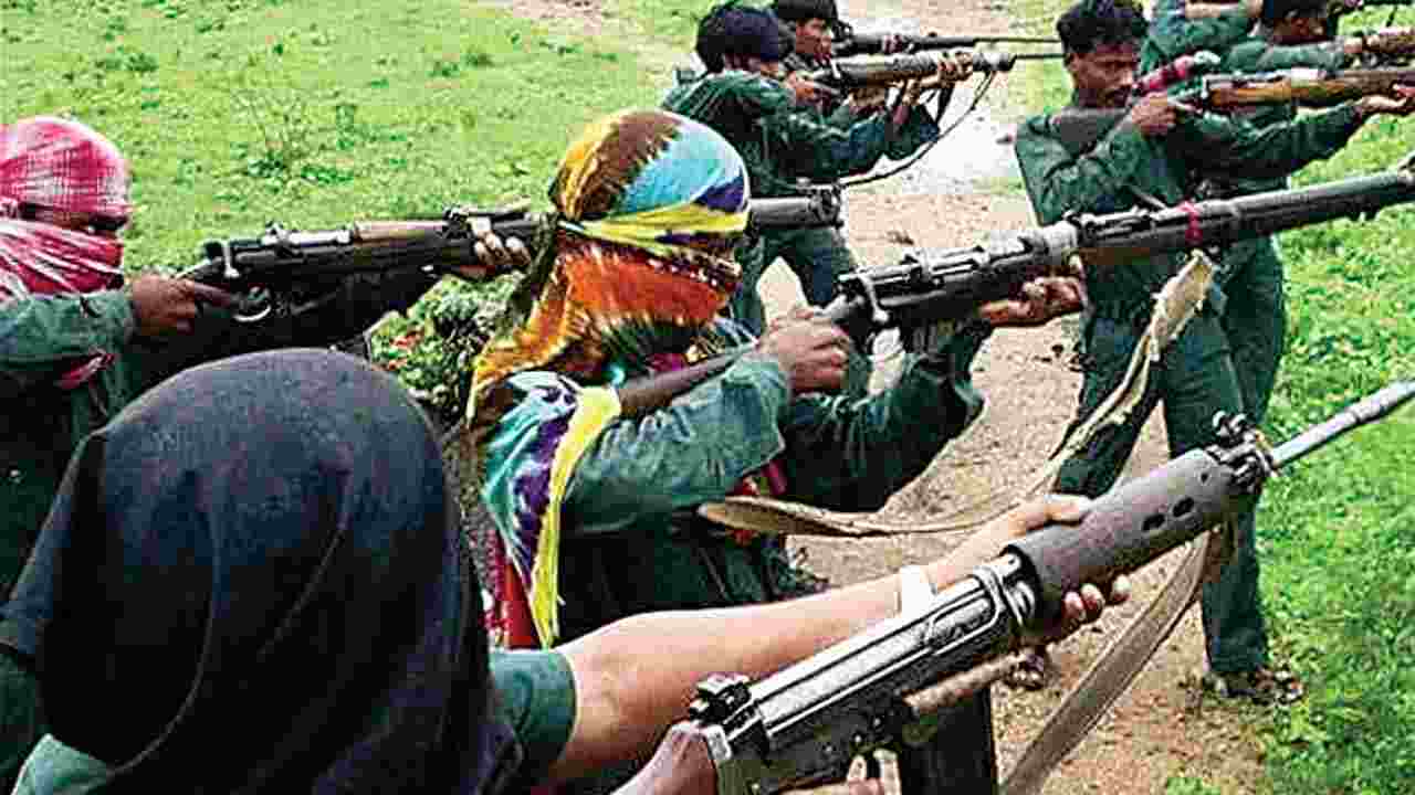 Man killed, 10 vehicles torched by Maoists in Bihar
