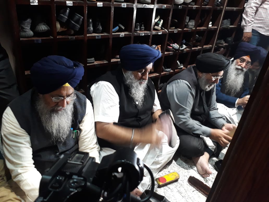 SAD leaders perform sewa of cleaning shoes at Sri Darbar Sahib, Amritsar