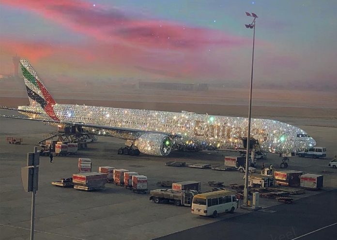 ਹੀਰਿਆਂ ਨਾਲ ਜੜ੍ਹੇ ਇਸ ਜਹਾਜ਼ ਦੀ ਤਸਵੀਰ ਦੀ ਸਚਾਈ emirates