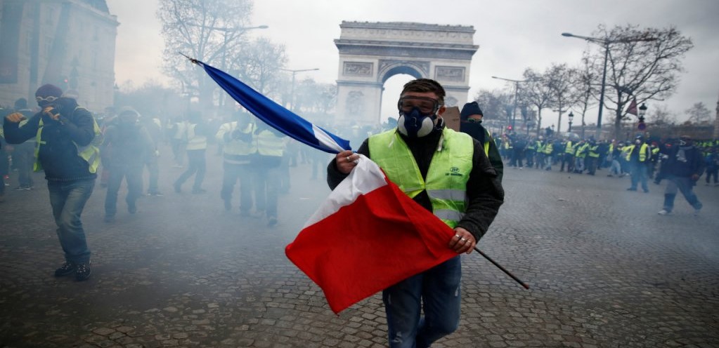 All eyes on Macron after fresh 'yellow vest' protests hit Paris