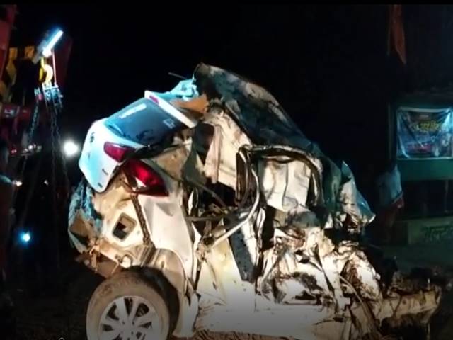 Four dead, several injured in car-bus collision in Nashik