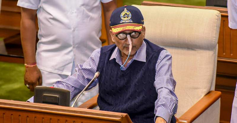 Don't use visit to ailing person to feed political opportunism: Parrikar to Rahul