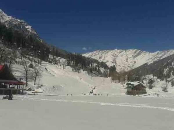 Manali continues to shiver at sub-zero temp amidst forecast of more snowfall