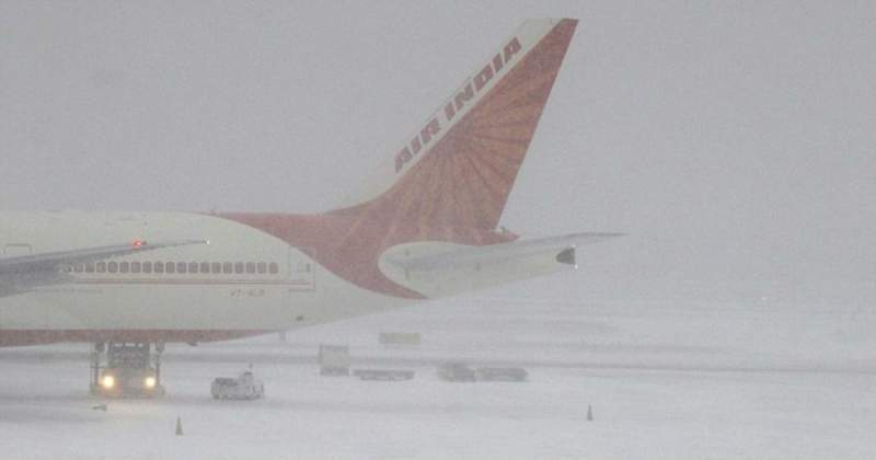 Snowfall, low visibility in Kashmir, Srinagar-Jammu Highway closed, flights cancelled