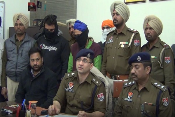 2950 boxes of illicit liquor seized in Khanna
