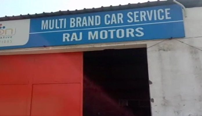 Carshowroom 2 Car Workshop