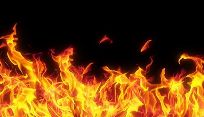 आग में जिंदा जले एक ही परिवार के तीन लोग