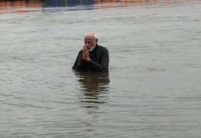 Modi takes holy dip at Sangam, hails sanitation workers as 'real karm yogis' 1 Modi takes holy dip at Sangam, hails sanitation workers as 'real karm yogis'