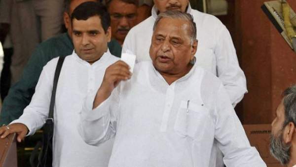 Mulayam wishes to see Modi as PM again