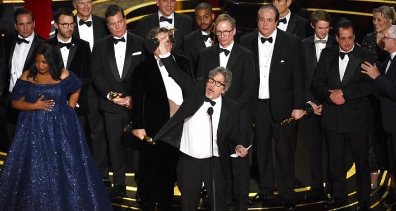 Oscars 2019: 'Green Book' surprises as Best Picture winner, halts 'Roma' wave