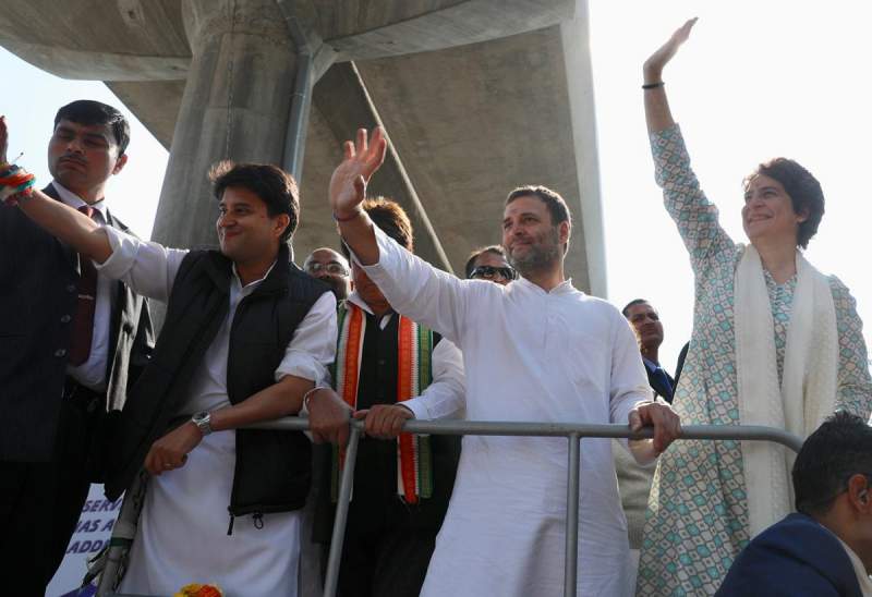 Priyanka's road show in UP; Rahul says time for Cong to win UP, form govt