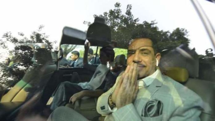 Robert Vadra reached ED office with Priyanka Gandhi on wednesday Robert Vadra reached ED office with Priyanka Gandhi on wednesday