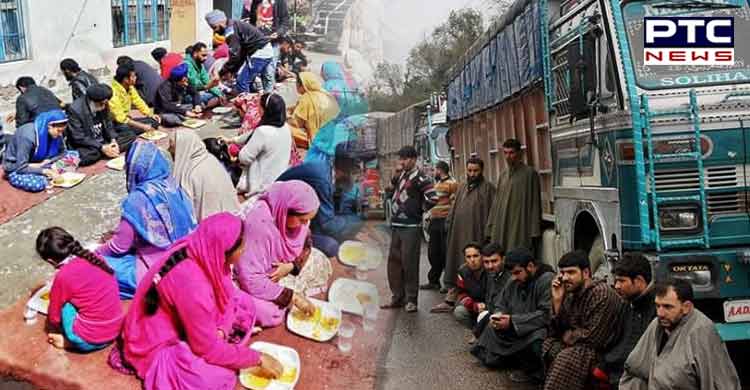 Sikh youths organise Langar for stranded Kashmiri people