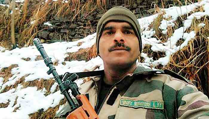 BSF से निकाले गए जवान तेज बहादुर ने सुरक्षा एजेंसियों पर उठाए गंभीर सवाल