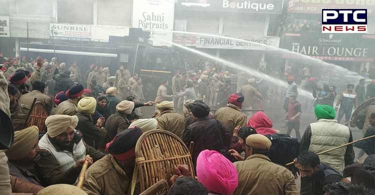 Watch : Police lathicharged protesting teachers, use water cannons to stop agitation against state government in Patiala