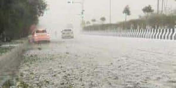 Hailstorm, heavy rainfall lash Delhi; 38 flights diverted Hailstorm, heavy rainfall lash Delhi; 38 flights diverted