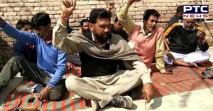 Dhanula Municipal Council employees and cleaning workers Working officer against Protest