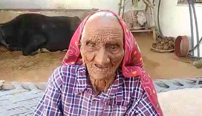 107 old lady 2 Maya Kaur