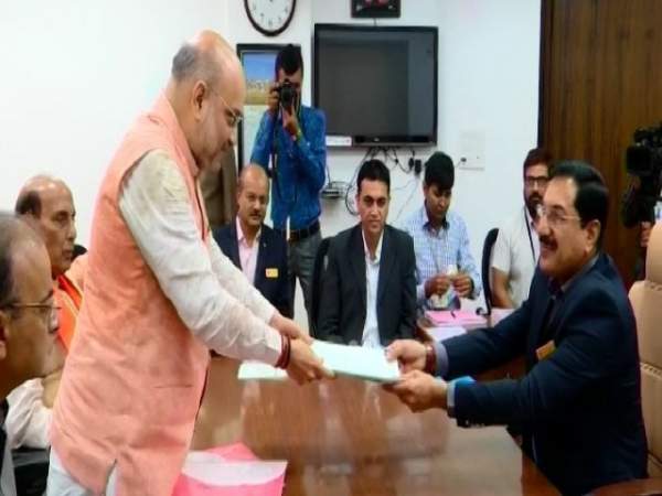 Shah files nomination for Gandhinagar seat