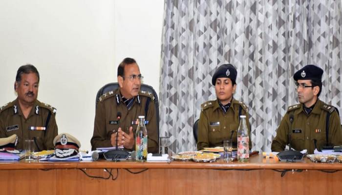 DGP मनोज यादव ने पुलिस अधिकारियों से की बैठक, कानून-व्यवस्था का लिया जायजा