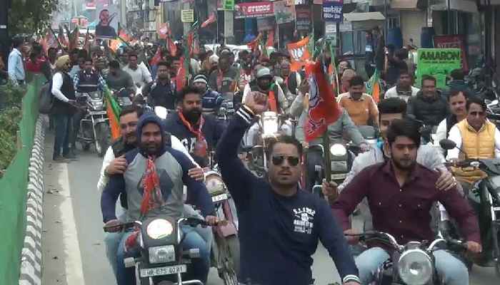 भाजपा की बाइक रैली में ट्रैफिक नियमों की सरेआम उड़ाई गई धज्जियां